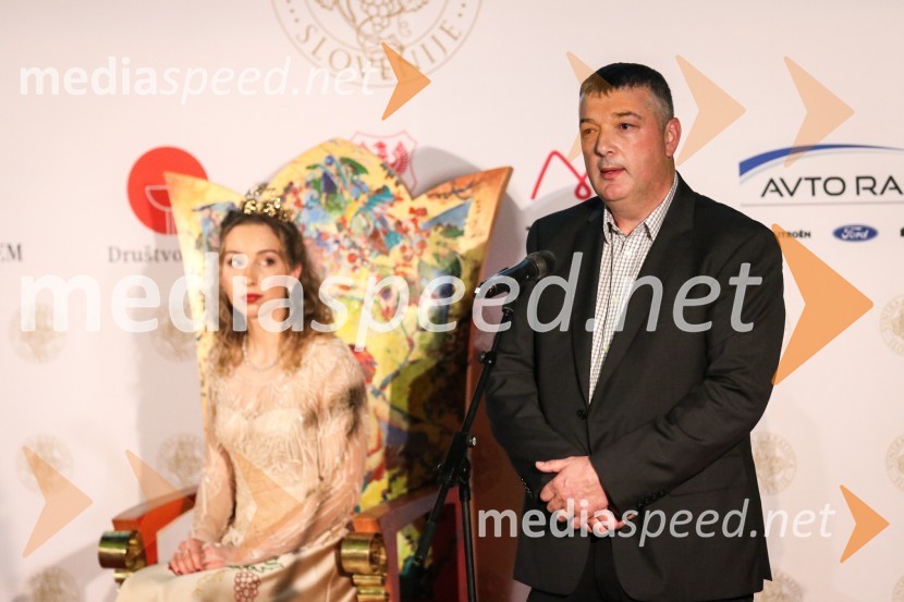  Maja Pečarič, Vinska kraljica Slovenije 2023;  ... Vinska kraljica Slovenije 2023 je Maja Pečarič