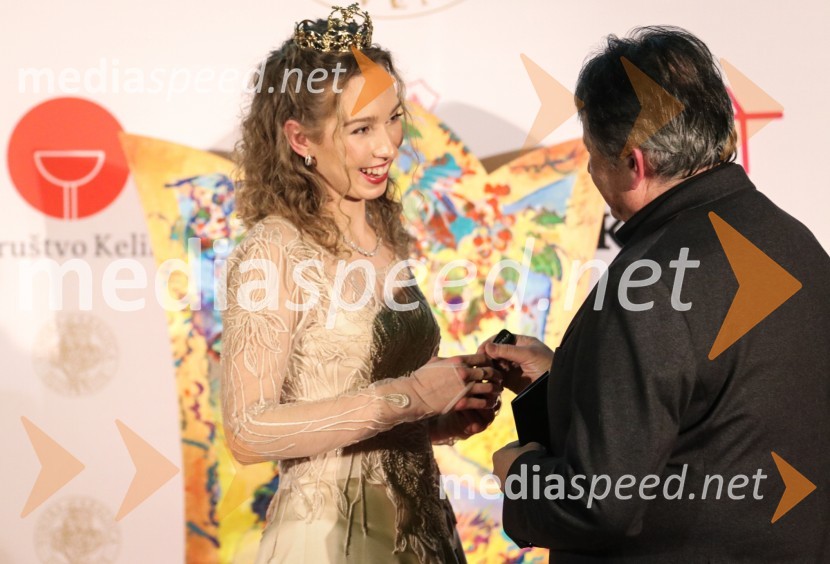  Maja Pečarič, Vinska kraljica Slovenije 2023;  Dušan Rajh, Avto Rajh d.o.o. Ljutomer - Murska SobotaVinska kraljica Slovenije 2023 je Maja Pečarič