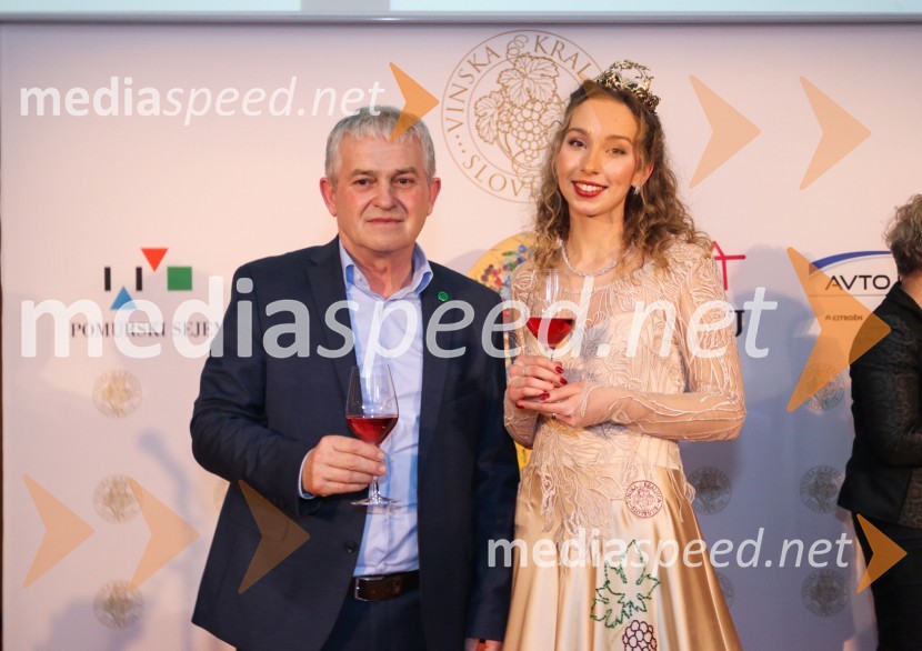  Roman Žveglič, predsednik Kmetijsko gozdarske zbornice Slovenije;  Maja Pečarič, Vinska kraljica Slovenije 2023Vinska kraljica Slovenije 2023 je Maja Pečarič
