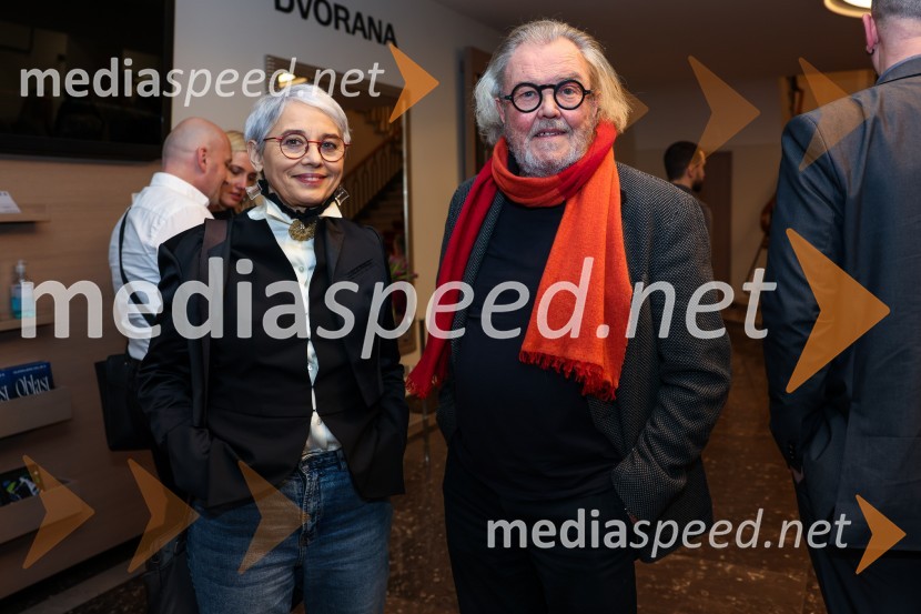  Alja Predan, dramaturginja SLG Celje, nekdanja umetniška direktorica Festivala Borštnikovo srečanje;  Ranko Novak, oblikovalecOblast teme, premiera drame v SLG Celje