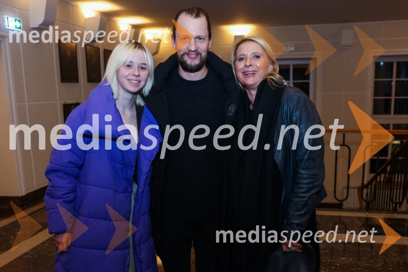  Lola Doma;  Jernej Gašperin, igralec;  Tatjana Doma, dramaturginja SLG CeljeOblast teme, premiera drame v SLG Celje