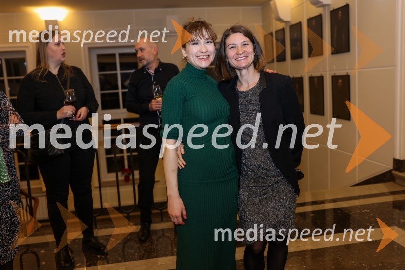  Eva Stražar, igralka;  Milana Simonič, marketing SNG Drama LjubljanaOblast teme, premiera drame v SLG Celje
