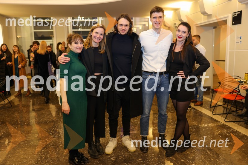  Eva Stražar, igralka;  Maša Pelko, režiserka;  Lovro Zafred, igralec;  Urban Kuntarič, igralec;  Maša Grošelj, igralkaOblast teme, premiera drame v SLG Celje