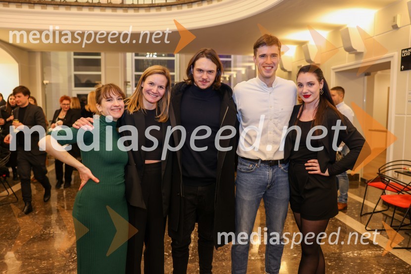  Eva Stražar, igralka;  Maša Pelko, režiserka;  Lovro Zafred, igralec;  Urban Kuntarič, igralec;  Maša Grošelj, igralkaOblast teme, premiera drame v SLG Celje