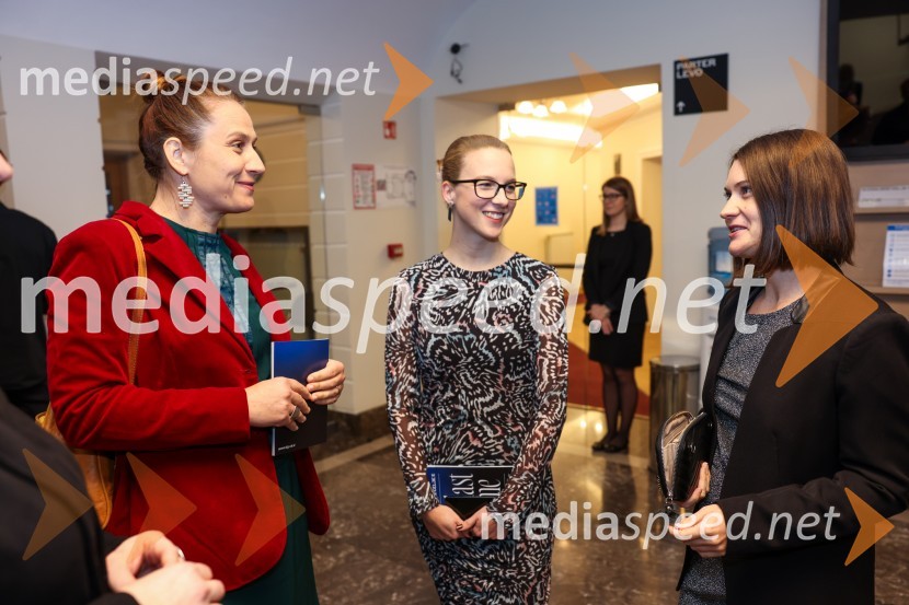  Tanja Potočnik, igralka;  Barbara Petrovič, vodja marketinga in odnosov za javnostmi SLG Celje;  Milana Simonič, marketing SNG Drama LjubljanaOblast teme, premiera drame v SLG Celje