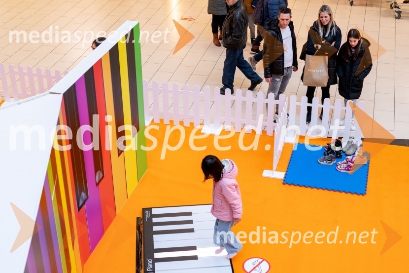 Glasbeno doživetje za otroke v Citycentru Celje: Kreativna glasbena igralnica – inštrumentalnica NA GLAS