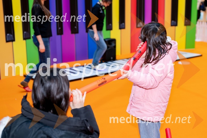 Glasbeno doživetje za otroke v Citycentru Celje: Kreativna glasbena igralnica – inštrumentalnica NA GLAS