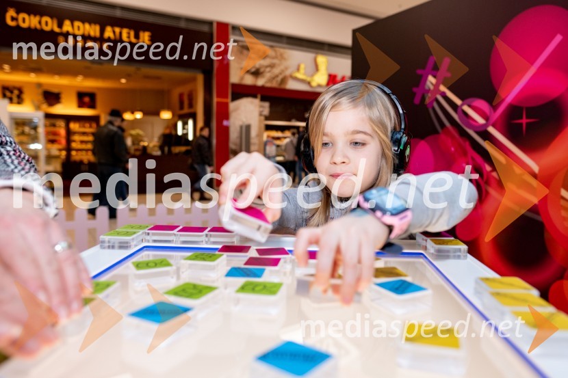 Glasbeno doživetje za otroke v Citycentru Celje: Kreativna glasbena igralnica – inštrumentalnica NA GLAS