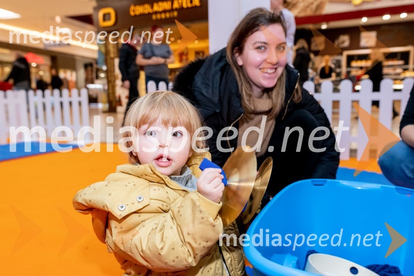 Glasbeno doživetje za otroke v Citycentru Celje: Kreativna glasbena igralnica – inštrumentalnica NA GLAS