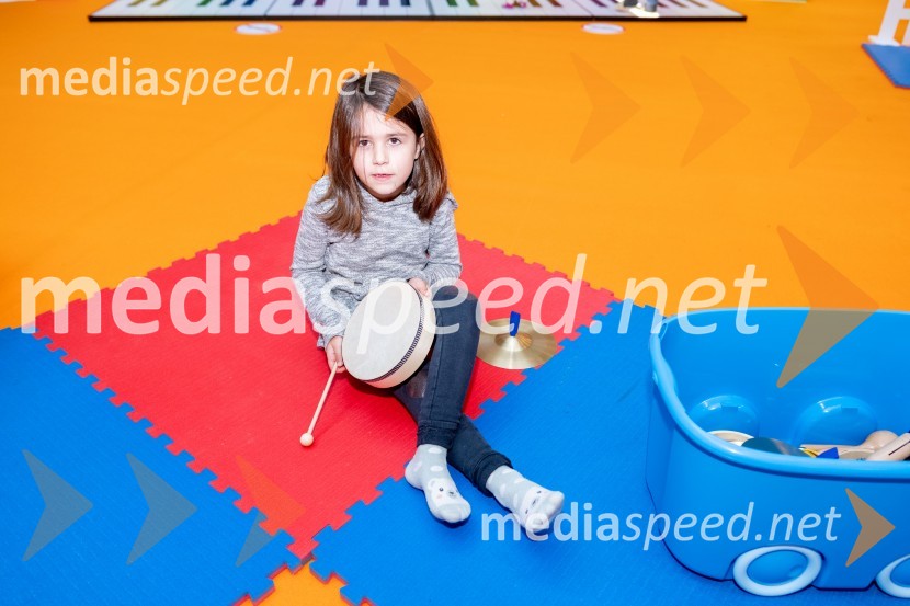 Glasbeno doživetje za otroke v Citycentru Celje: Kreativna glasbena igralnica – inštrumentalnica NA GLAS