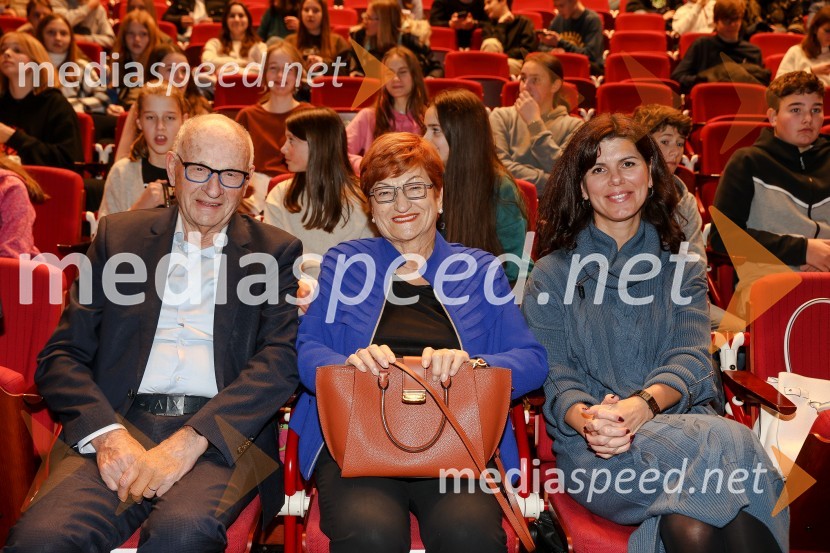  Arnold Walravens, profesor IEDC; prof. dr.  Danica  Purg,  direktorica IEDC Poslovna šola Bled;  ... Muzikal Figarova svatba II. gimnazije Maribor v Cankarjevem domu