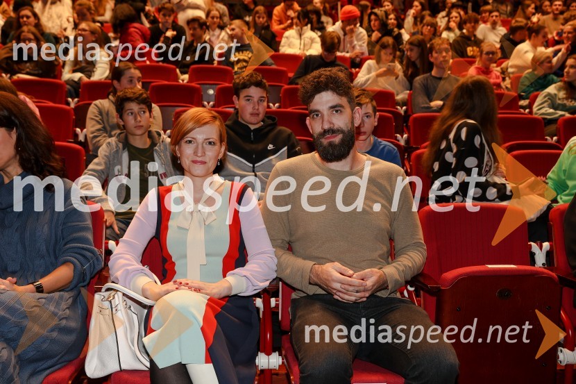 dr. Asta Vrečko, ministrica za kulturo; dr. Sašo Slaček Brlek, raziskovalec na FDVMuzikal Figarova svatba II. gimnazije Maribor v Cankarjevem domu