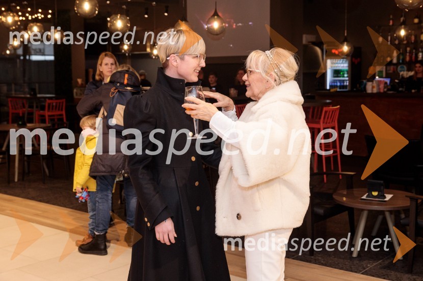  Nina Žnideršič, fotografinja;  Vera Hegeduš, lastnica trgovine Gloss Couture, direktorica Image managementBabilon, premiera v Cineplexx Ljubljana