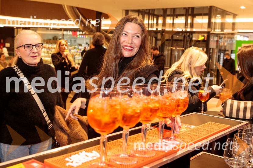  Nevenka Roš;  Andreja Merhar, Manikira Urban spaBabilon, premiera v Cineplexx Ljubljana