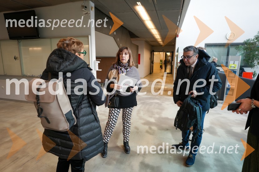  Anna Gregorio,  profesorica astronomije in astrofizike z Univerze v Trstu;  Serenella  Marzoli, , direktorica ICE;  Anilkumar Dave, svetovalec za vesoljske tehnologije pri Genspace-u.Looking Beyond, otvoritev razstave satelitskih fotografij na Fakulteti za elektrotehniko, računalništvo in informatiko v Mariboru