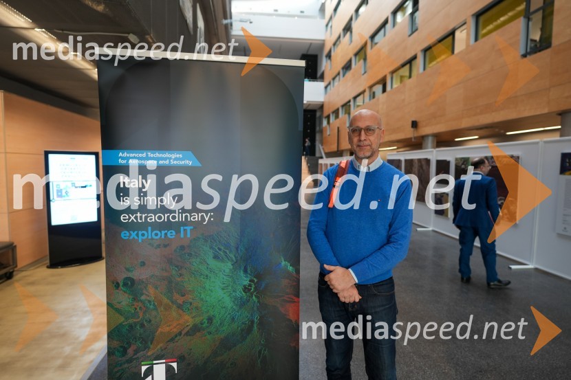 Looking Beyond, otvoritev razstave satelitskih fotografij na Fakulteti za elektrotehniko, računalništvo in informatiko v Mariboru