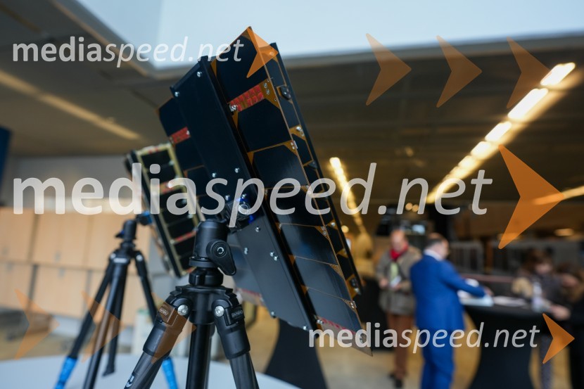 Looking Beyond, otvoritev razstave satelitskih fotografij na Fakulteti za elektrotehniko, računalništvo in informatiko v Mariboru