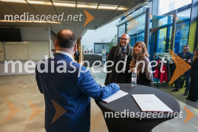  Ivo Michele  Polacco, Italijansko veleposlaništvo v Limi, ISPI;  ... ;  Serenella  Marzoli, , direktorica ICELooking Beyond, otvoritev razstave satelitskih fotografij na Fakulteti za elektrotehniko, računalništvo in informatiko v Mariboru