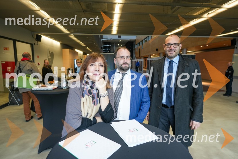  Serenella  Marzoli, , direktorica ICE;  Ivo Michele  Polacco, Italijansko veleposlaništvo v Limi, ISPI;  ... Looking Beyond, otvoritev razstave satelitskih fotografij na Fakulteti za elektrotehniko, računalništvo in informatiko v Mariboru