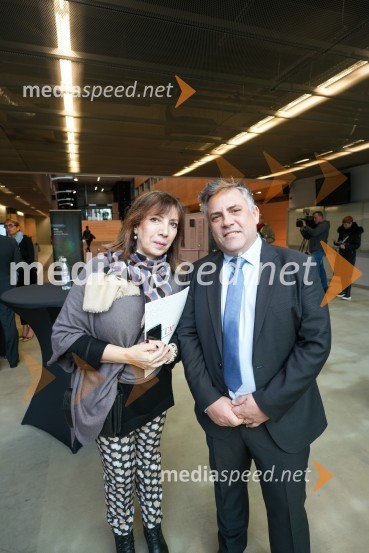  Serenella  Marzoli, , direktorica ICE; dr. Iztok Kramberger, Fakulteta za elektrotehniko, računalništvo in informatikoLooking Beyond, otvoritev razstave satelitskih fotografij na Fakulteti za elektrotehniko, računalništvo in informatiko v Mariboru