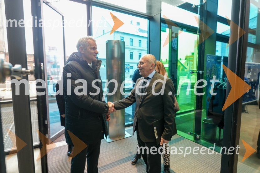  Aleksander Saša Arsenovič, župan, Mestna občina Maribor;  Carlo Campanile, veleposlanik Republike Italije v SloovenijiLooking Beyond, otvoritev razstave satelitskih fotografij na Fakulteti za elektrotehniko, računalništvo in informatiko v Mariboru