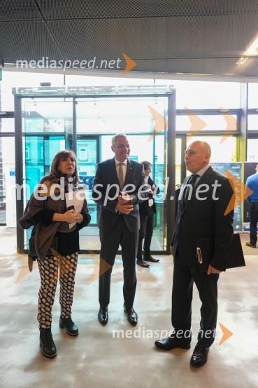  Serenella  Marzoli, , direktorica ICE;  Aleksander Saša Arsenovič, župan, Mestna občina Maribor;  Carlo Campanile, veleposlanik Republike Italije v SloovenijiLooking Beyond, otvoritev razstave satelitskih fotografij na Fakulteti za elektrotehniko, računalništvo in informatiko v Mariboru