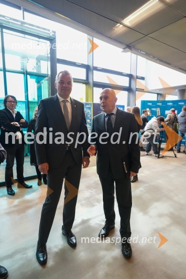  Aleksander Saša Arsenovič, župan, Mestna občina Maribor;  Carlo Campanile, veleposlanik Republike Italije v SloovenijiLooking Beyond, otvoritev razstave satelitskih fotografij na Fakulteti za elektrotehniko, računalništvo in informatiko v Mariboru