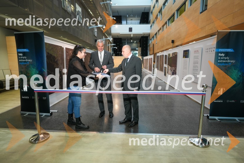  ... ;  Aleksander Saša Arsenovič, župan, Mestna občina Maribor;  Carlo Campanile, veleposlanik Republike Italije v SloovenijiLooking Beyond, otvoritev razstave satelitskih fotografij na Fakulteti za elektrotehniko, računalništvo in informatiko v Mariboru