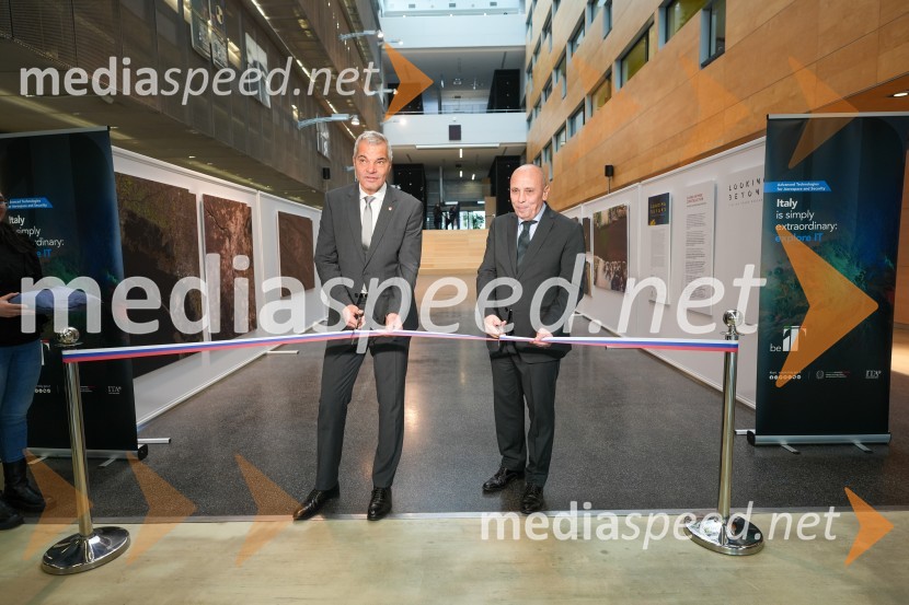  Aleksander Saša Arsenovič, župan, Mestna občina Maribor;  Carlo Campanile, veleposlanik Republike Italije v SloovenijiLooking Beyond, otvoritev razstave satelitskih fotografij na Fakulteti za elektrotehniko, računalništvo in informatiko v Mariboru