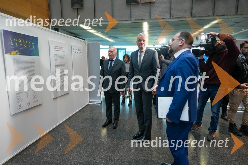  Carlo Campanile, veleposlanik Republike Italije v Slooveniji;  Aleksander Saša Arsenovič, župan, Mestna občina Maribor;  Ivo Michele  Polacco, Italijansko veleposlaništvo v Limi, ISPILooking Beyond, otvoritev razstave satelitskih fotografij na Fakulteti za elektrotehniko, računalništvo in informatiko v Mariboru