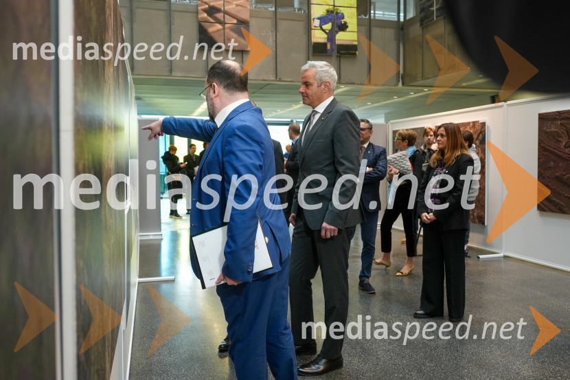  Ivo Michele  Polacco, Italijansko veleposlaništvo v Limi, ISPI;  Aleksander Saša Arsenovič, župan, Mestna občina MariborLooking Beyond, otvoritev razstave satelitskih fotografij na Fakulteti za elektrotehniko, računalništvo in informatiko v Mariboru