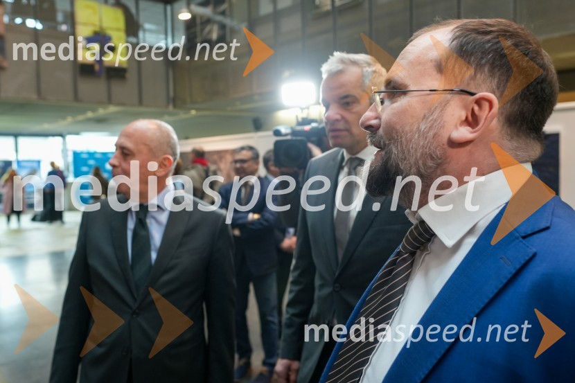  Carlo Campanile, veleposlanik Republike Italije v Slooveniji;  Aleksander Saša Arsenovič, župan, Mestna občina Maribor;  Ivo Michele  Polacco, Italijansko veleposlaništvo v Limi, ISPILooking Beyond, otvoritev razstave satelitskih fotografij na Fakulteti za elektrotehniko, računalništvo in informatiko v Mariboru