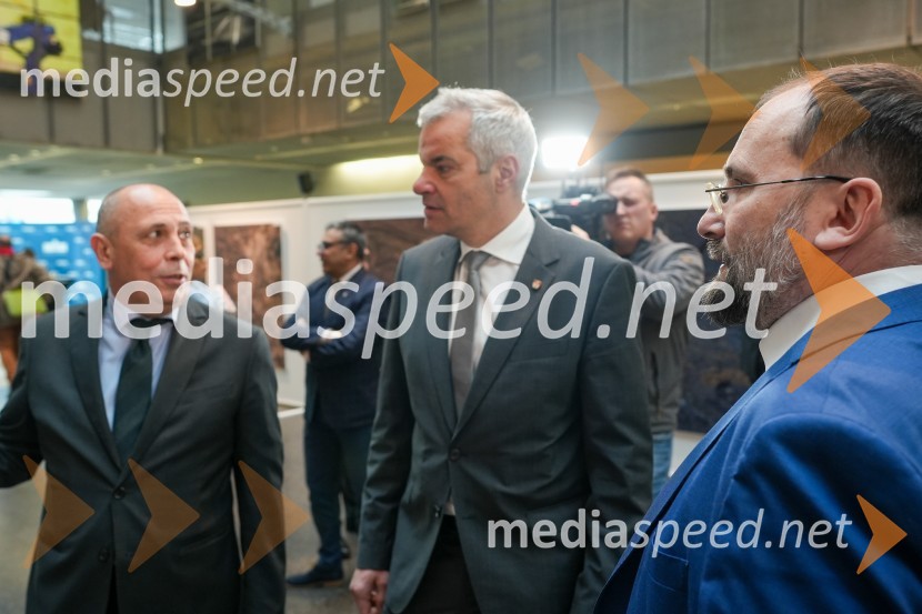  Carlo Campanile, veleposlanik Republike Italije v Slooveniji;  Aleksander Saša Arsenovič, župan, Mestna občina Maribor;  Ivo Michele  Polacco, Italijansko veleposlaništvo v Limi, ISPILooking Beyond, otvoritev razstave satelitskih fotografij na Fakulteti za elektrotehniko, računalništvo in informatiko v Mariboru