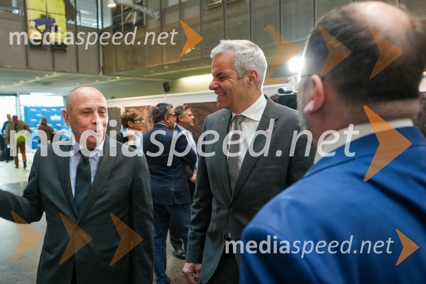  Carlo Campanile, veleposlanik Republike Italije v Slooveniji;  Aleksander Saša Arsenovič, župan, Mestna občina Maribor;  Ivo Michele  Polacco, Italijansko veleposlaništvo v Limi, ISPILooking Beyond, otvoritev razstave satelitskih fotografij na Fakulteti za elektrotehniko, računalništvo in informatiko v Mariboru