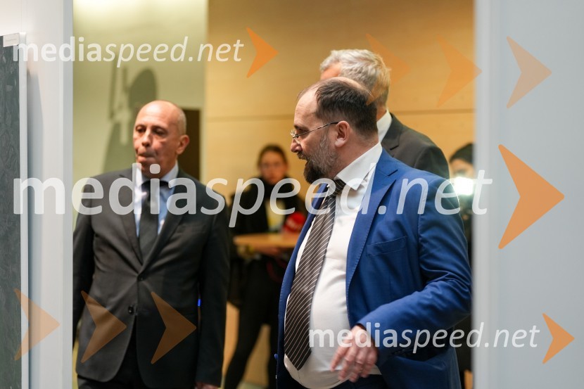  Carlo Campanile, veleposlanik Republike Italije v Slooveniji;  Ivo Michele  Polacco, Italijansko veleposlaništvo v Limi, ISPILooking Beyond, otvoritev razstave satelitskih fotografij na Fakulteti za elektrotehniko, računalništvo in informatiko v Mariboru