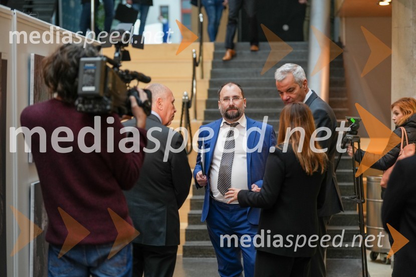  Carlo Campanile, veleposlanik Republike Italije v Slooveniji;  Ivo Michele  Polacco, Italijansko veleposlaništvo v Limi, ISPI;  Aleksander Saša Arsenovič, župan, Mestna občina Maribor;  Silvia Ciccarelli, Aeronautic & Space TechnologiesLooking Beyond, otvoritev razstave satelitskih fotografij na Fakulteti za elektrotehniko, računalništvo in informatiko v Mariboru
