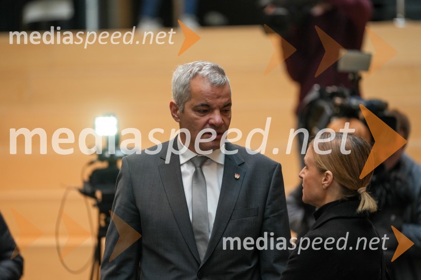  Aleksander Saša Arsenovič, župan, Mestna občina Maribor;  ... Looking Beyond, otvoritev razstave satelitskih fotografij na Fakulteti za elektrotehniko, računalništvo in informatiko v Mariboru