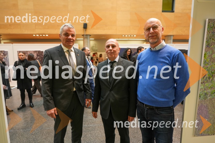  Aleksander Saša Arsenovič, župan, Mestna občina Maribor;  Carlo Campanile, veleposlanik Republike Italije v Slooveniji;  ... Looking Beyond, otvoritev razstave satelitskih fotografij na Fakulteti za elektrotehniko, računalništvo in informatiko v Mariboru