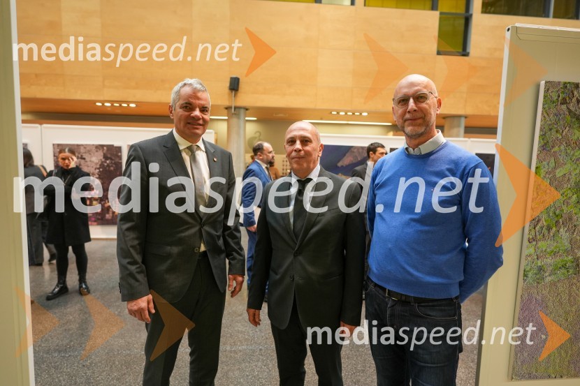  Aleksander Saša Arsenovič, župan, Mestna občina Maribor;  Carlo Campanile, veleposlanik Republike Italije v Slooveniji;  ... Looking Beyond, otvoritev razstave satelitskih fotografij na Fakulteti za elektrotehniko, računalništvo in informatiko v Mariboru