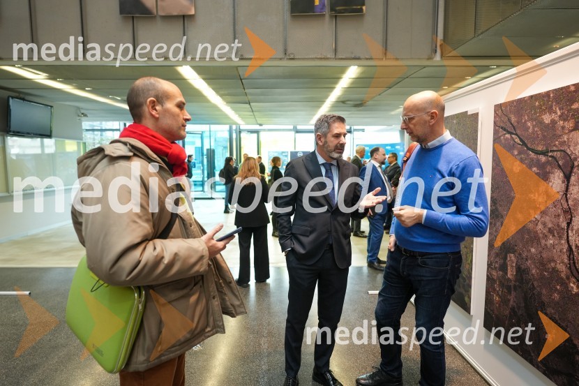 Looking Beyond, otvoritev razstave satelitskih fotografij na Fakulteti za elektrotehniko, računalništvo in informatiko v Mariboru