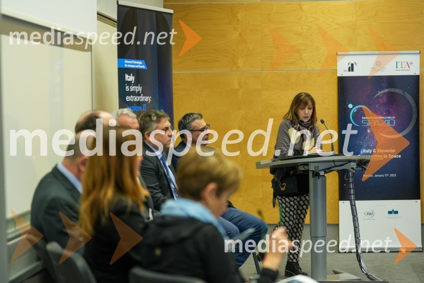  Serenella  Marzoli, , direktorica ICELooking Beyond, otvoritev razstave satelitskih fotografij na Fakulteti za elektrotehniko, računalništvo in informatiko v Mariboru