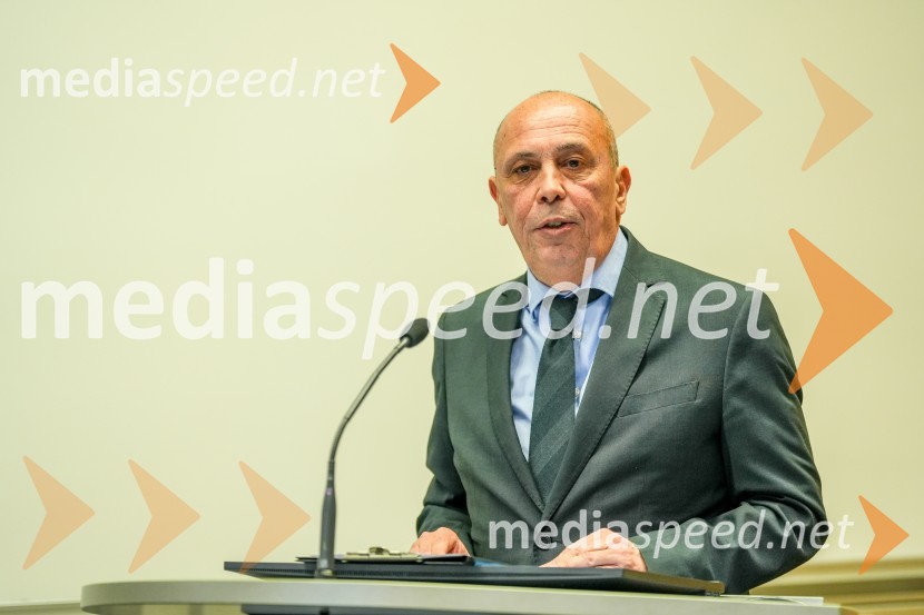  Carlo Campanile, veleposlanik Republike Italije v SloovenijiLooking Beyond, otvoritev razstave satelitskih fotografij na Fakulteti za elektrotehniko, računalništvo in informatiko v Mariboru