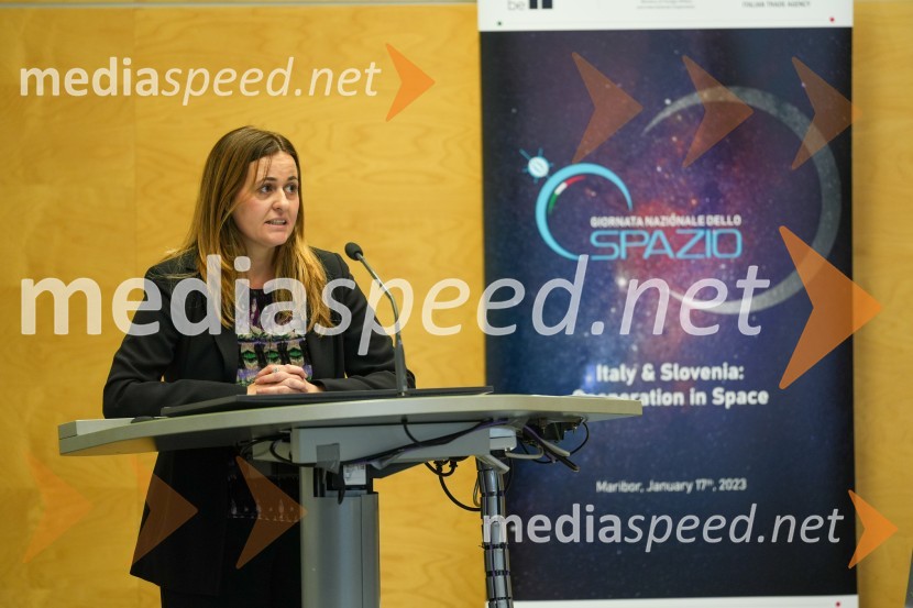  Silvia Ciccarelli, Aeronautic & Space TechnologiesLooking Beyond, otvoritev razstave satelitskih fotografij na Fakulteti za elektrotehniko, računalništvo in informatiko v Mariboru