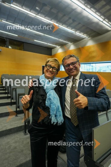  Anna Gregorio,  profesorica astronomije in astrofizike z Univerze v Trstu;  Anilkumar Dave, svetovalec za vesoljske tehnologije pri Genspace-u.Looking Beyond, otvoritev razstave satelitskih fotografij na Fakulteti za elektrotehniko, računalništvo in informatiko v Mariboru