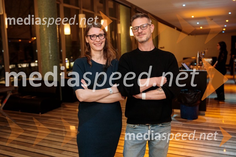  Urška Brodar, dramaturginja, Slovensko mladinsko gledališče;  Tibor Mihelič Syed, direktor, Slovensko mladinsko gledališčeStrah in beda Tretjega rajha, premiera predstave
