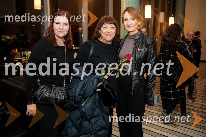  Teja Pelko, novinarka, Svet24;  Damjana Černe, igralka;  Helena Grahek, vodja marketinga in odnosi z javnostmi, Slovensko mladinsko gledališčeStrah in beda Tretjega rajha, premiera predstave
