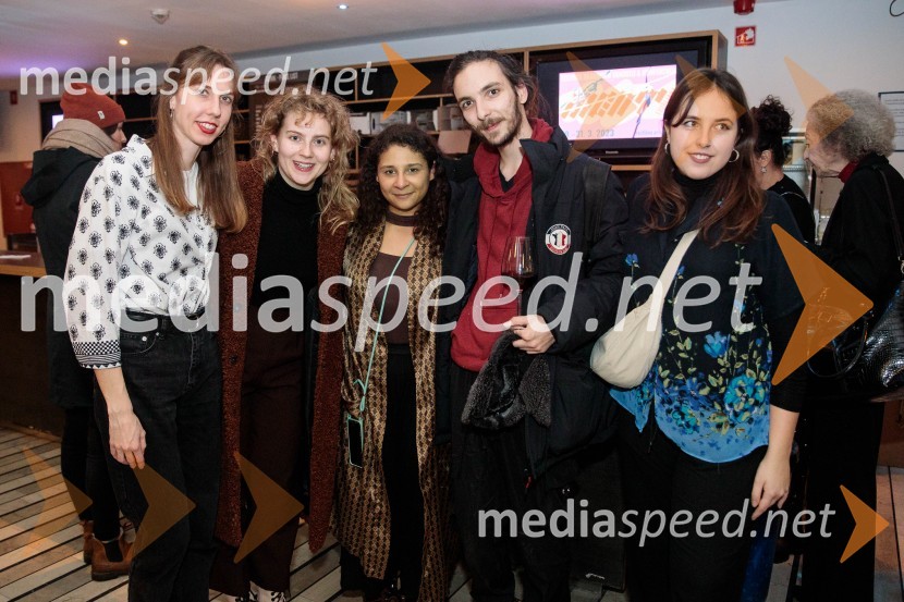  ... ;  ... ;  Lina Akif, igralka;  ... ;  ... Strah in beda Tretjega rajha, premiera predstave