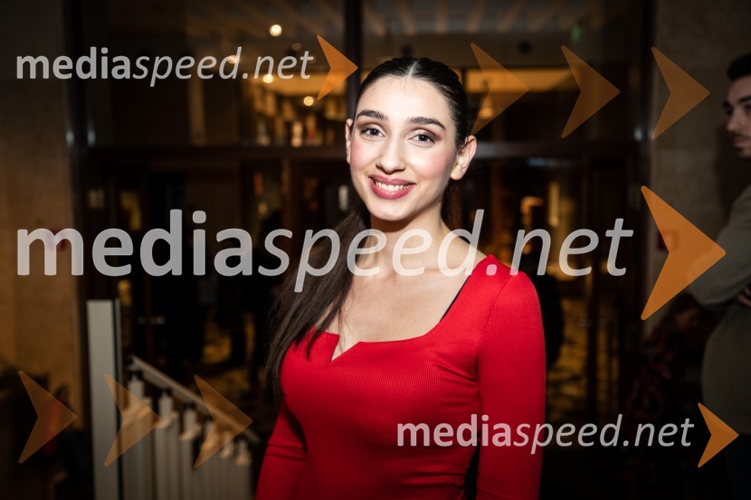  Nina Brasseur, pevkaPrimeri inšpektorja Vrenka, predpremiera v Gledališču Park