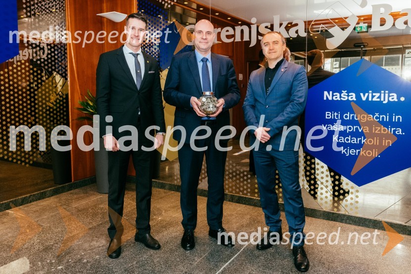  Janez Černe, podžupan Mestne občine Kranj;  Marko Filipčič, član uprave, Gorenjska Banka;  Klemen Malovrh, direktor, Zavod za turizem KranjV Kranju dobro v srcu mislimo, zaključek dobrodelne akcije