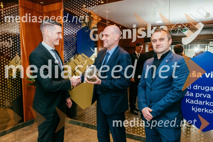  Janez Černe, podžupan Mestne občine Kranj;  Marko Filipčič, član uprave, Gorenjska Banka;  Klemen Malovrh, direktor, Zavod za turizem KranjV Kranju dobro v srcu mislimo, zaključek dobrodelne akcije